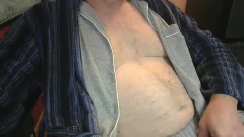 Snapshot of bendrinkin chatting on 11-17-25, 10:10 bendrinkin online show from 11-17-25, 10:10