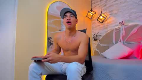 BENJAMIN online show from 10-20-25, 03:56