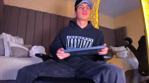 BENJAMIN online show from 12-19-25, 03:02