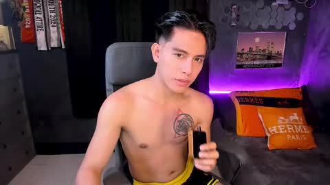 Snapshot of bentlyfuck chatting on 12-15-24, 02:27 bentlyfuck online show from 12-15-24, 02:27