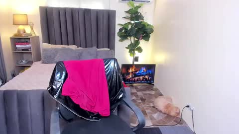 Snapshot of bentlyfuck chatting on 01-27-25, 12:33 bentlyfuck online show from 01-27-25, 12:33