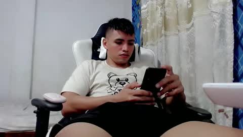 Snapshot of bergon30 chatting on 03-04-25, 11:54 Bergon77 online show from 03-04-25, 11:54