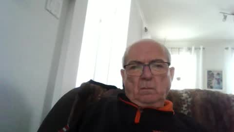 bernard1102 online show from 12-21-25, 02:35