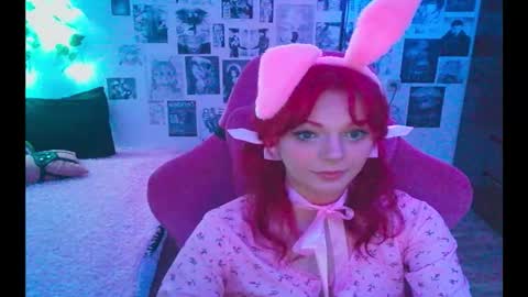 Snapshot of berriekitten chatting on 10-08-25, 07:22 BerrieKitten online show from 10-08-25, 07:22