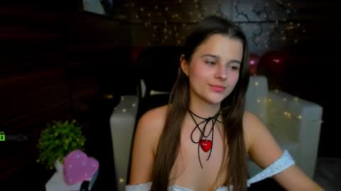 Snapshot of berry_alma chatting on 03-05-25, 05:39 Alma online show from 03-05-25, 05:39
