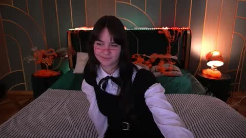 Violette online show from 10-23-25, 07:56