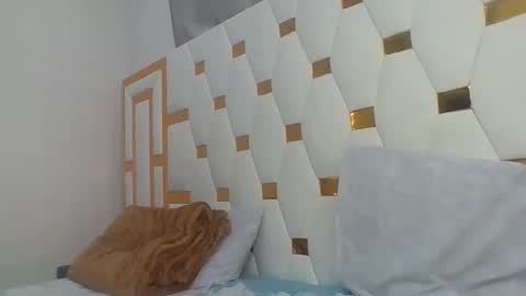 Snapshot of berryl8 chatting on 10-17-25, 08:00 berryl online show from 10-17-25, 08:00