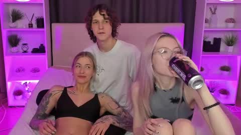 Danny and Kira online show from 02-15-25, 08:43