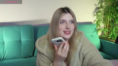 Danny and Kira online show from 09-19-25, 02:51