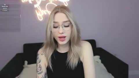 Danny and Kira online show from 10-17-25, 08:28