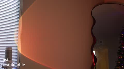 Snapshot of bestblondiiecb chatting on 12-20-24, 09:17 Chloe Next stream on Friday online show from 12-20-24, 09:17