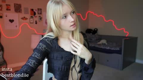 Snapshot of bestblondiiecb chatting on 01-25-25, 05:08 Chloe Next stream on Friday online show from 01-25-25, 05:08