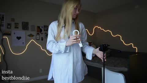 Snapshot of bestblondiiecb chatting on 03-07-25, 05:38 Chloe Next stream on Friday online show from 03-07-25, 05:38