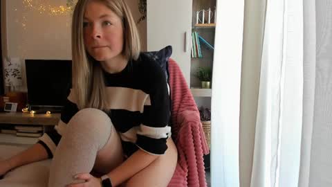 Snapshot of bestgirl_ofthe_neighborhood chatting on 01-20-25, 08:41 Vicky   online show from 01-20-25, 08:41