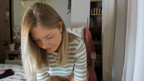 Snapshot of bestgirl_ofthe_neighborhood chatting on 01-24-25, 07:07 Vicky   online show from 01-24-25, 07:07