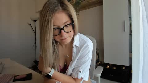 Snapshot of bestgirl_ofthe_neighborhood chatting on 09-23-25, 06:27 Vicky   online show from 09-23-25, 06:27