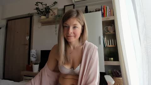 Snapshot of bestgirl_ofthe_neighborhood chatting on 10-27-25, 08:29 Vicky   online show from 10-27-25, 08:29