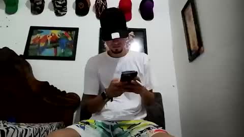 Snapshot of bestia_salvaje chatting on 12-01-24, 11:04 Andres online show from 12-01-24, 11:04