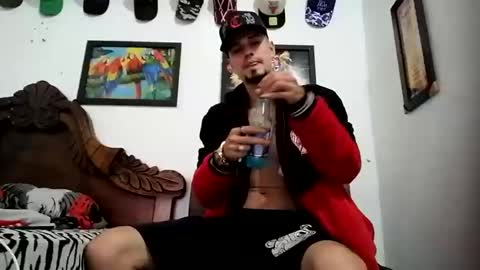 Snapshot of bestia_salvaje chatting on 01-04-25, 11:17 Andres online show from 01-04-25, 11:17