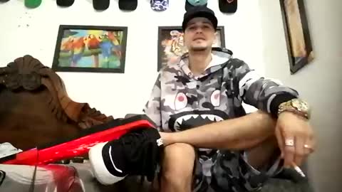 Snapshot of bestia_salvaje chatting on 02-21-25, 10:48 Andres online show from 02-21-25, 10:48