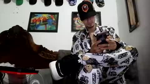 Snapshot of bestia_salvaje chatting on 02-22-25, 11:03 Andres online show from 02-22-25, 11:03