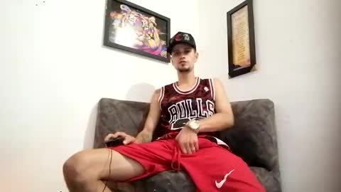Snapshot of bestia_salvaje chatting on 02-27-25, 10:53 Andres online show from 02-27-25, 10:53