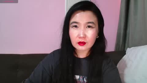 Snapshot of bet_lu chatting on 10-18-25, 07:53 Bet Lu online show from 10-18-25, 07:53