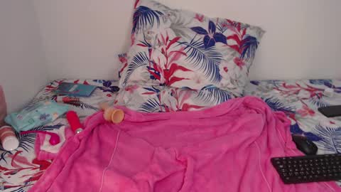 Snapshot of bethany__bigtits4 chatting on 12-23-24, 07:06 Bethany  bigtits4s room online show from 12-23-24, 07:06