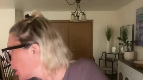 Snapshot of betterconvobesttime chatting on 11-23-25, 02:22 Best Time and Even better Convo online show from 11-23-25, 02:22