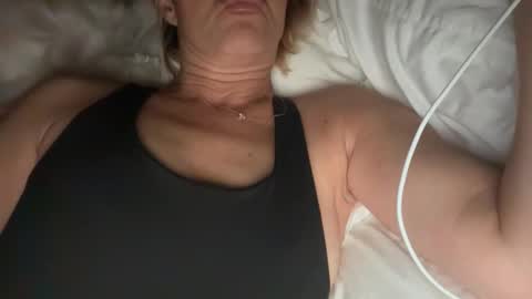 Snapshot of betterconvobesttime chatting on 11-28-25, 11:02 Best Time and Even better Convo online show from 11-28-25, 11:02