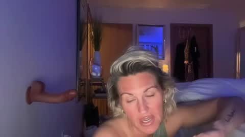 Snapshot of betterconvobesttime chatting on 12-17-25, 12:27 Best Time and Even better Convo online show from 12-17-25, 12:27