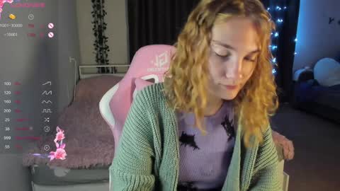 Snapshot of betty_witchy chatting on 01-03-25, 01:05 Dory make me happier online show from 01-03-25, 01:05