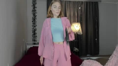 Snapshot of betty_witchy chatting on 09-12-25, 02:44 Dory make me happier online show from 09-12-25, 02:44