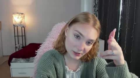 Snapshot of betty_witchy chatting on 09-16-25, 02:23 Dory make me happier online show from 09-16-25, 02:23