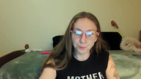 Snapshot of bettysboxxx chatting on 10-11-25, 01:05 bettysboxxx online show from 10-11-25, 01:05