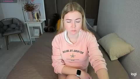 Mila Sweet online show from 11-18-25, 05:12