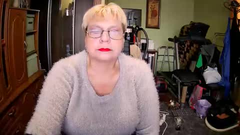 BeverlyQCynia online show from 10-25-25, 10:56