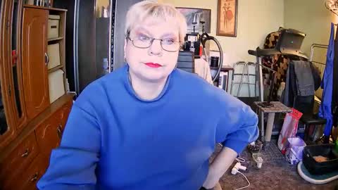 BeverlyQCynia online show from 11-02-25, 01:02