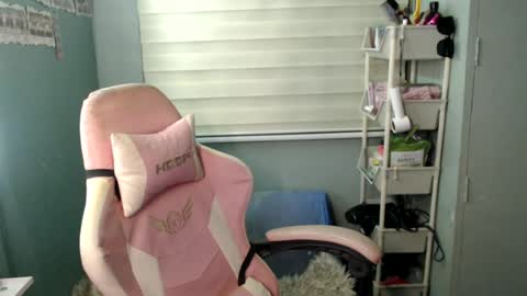 Snapshot of bheefuck52 chatting on 06-14-26, 10:06 bhee52 online show from 06-14-26, 10:06