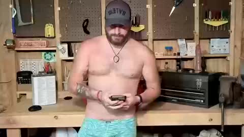 Snapshot of bi_bi_guy chatting on 10-10-25, 12:31 bi_bi_guy online show from 10-10-25, 12:31