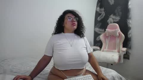 Snapshot of bianca_boobs chatting on 02-11-25, 07:54 Bianca Tuesday to Sunday from 2am to 6am UTC-5 online show from 02-11-25, 07:54