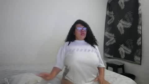 Bianca Tuesday to Sunday from 2am to 6am UTC-5 online show from 04-08-26, 09:20