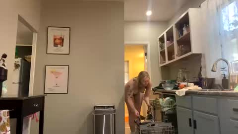 Ellie  online show from 10-11-25, 08:51