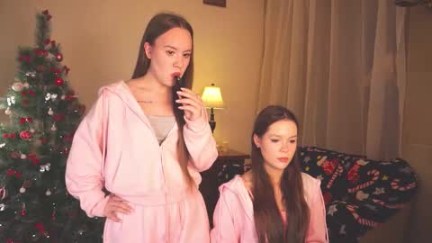 Snapshot of bibandboba_ chatting on 12-01-25, 02:00 Lisa and Alice online show from 12-01-25, 02:00