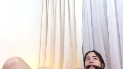 Snapshot of bibistate chatting on 12-18-24, 11:30 Dana y Paola online show from 12-18-24, 11:30