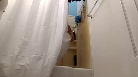 bibottom68942 online show from 10-17-25, 11:46