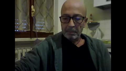 Snapshot of big23italy chatting on 10-20-25, 06:58 big23italy online show from 10-20-25, 06:58