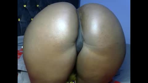 Snapshot of big_black_bootyy chatting on 10-29-25, 07:10 bbw online show from 10-29-25, 07:10