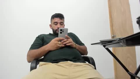 Tommy online show from 10-24-25, 02:35