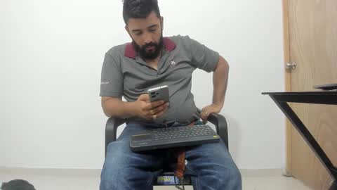 Tommy online show from 11-19-25, 01:44